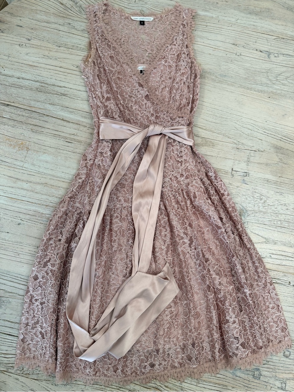 DIANE VON FURSTENBERG Blush Lace Dress drop waist size size 2
